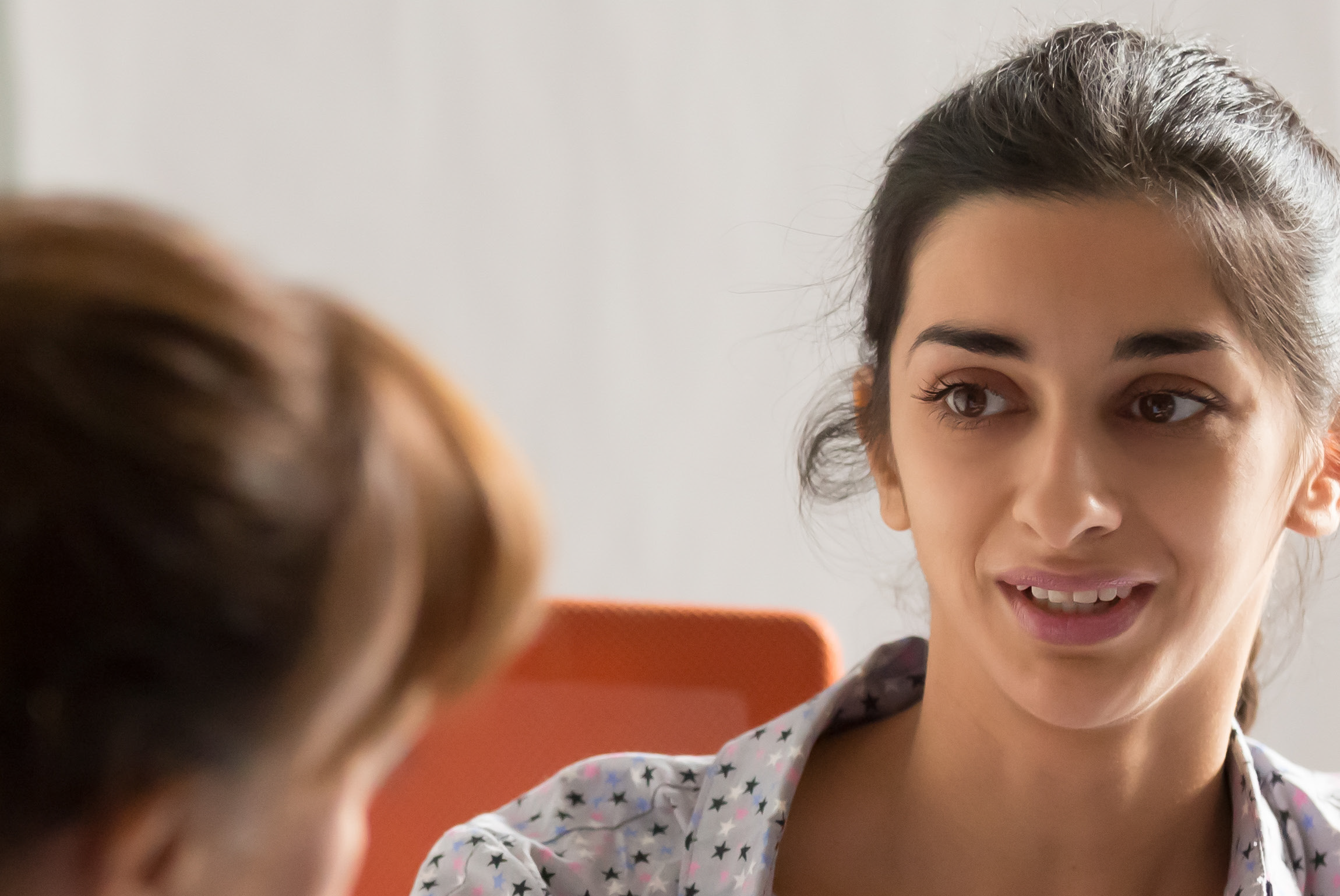 Image of a person mentoring another person